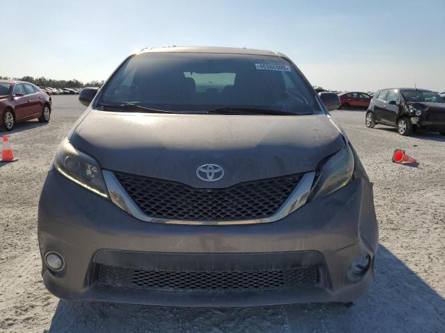 Photo 4 VIN: 5TDXZ3DC2HS862915 - TOYOTA SIENNA SE 