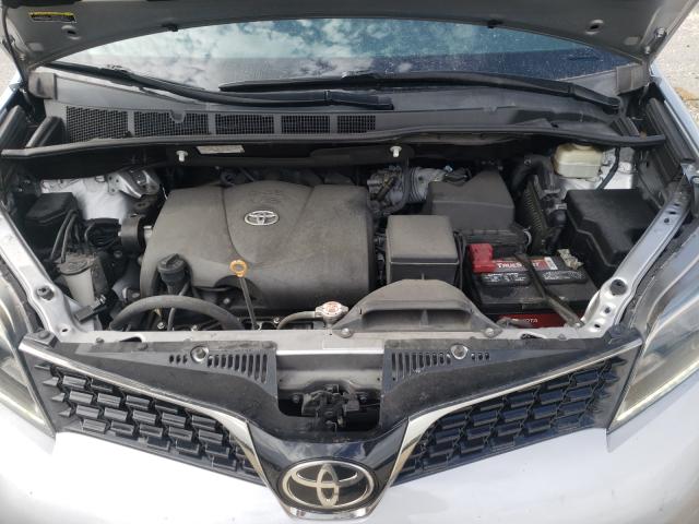 Photo 6 VIN: 5TDXZ3DC2JS904098 - TOYOTA SIENNA SE 