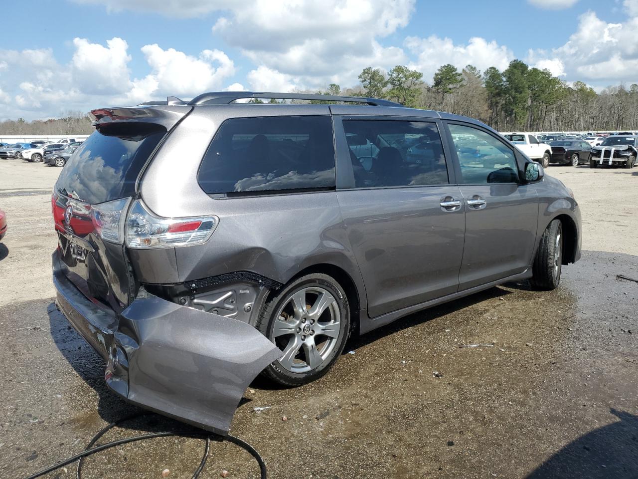 Photo 2 VIN: 5TDXZ3DC2JS923976 - TOYOTA SIENNA 