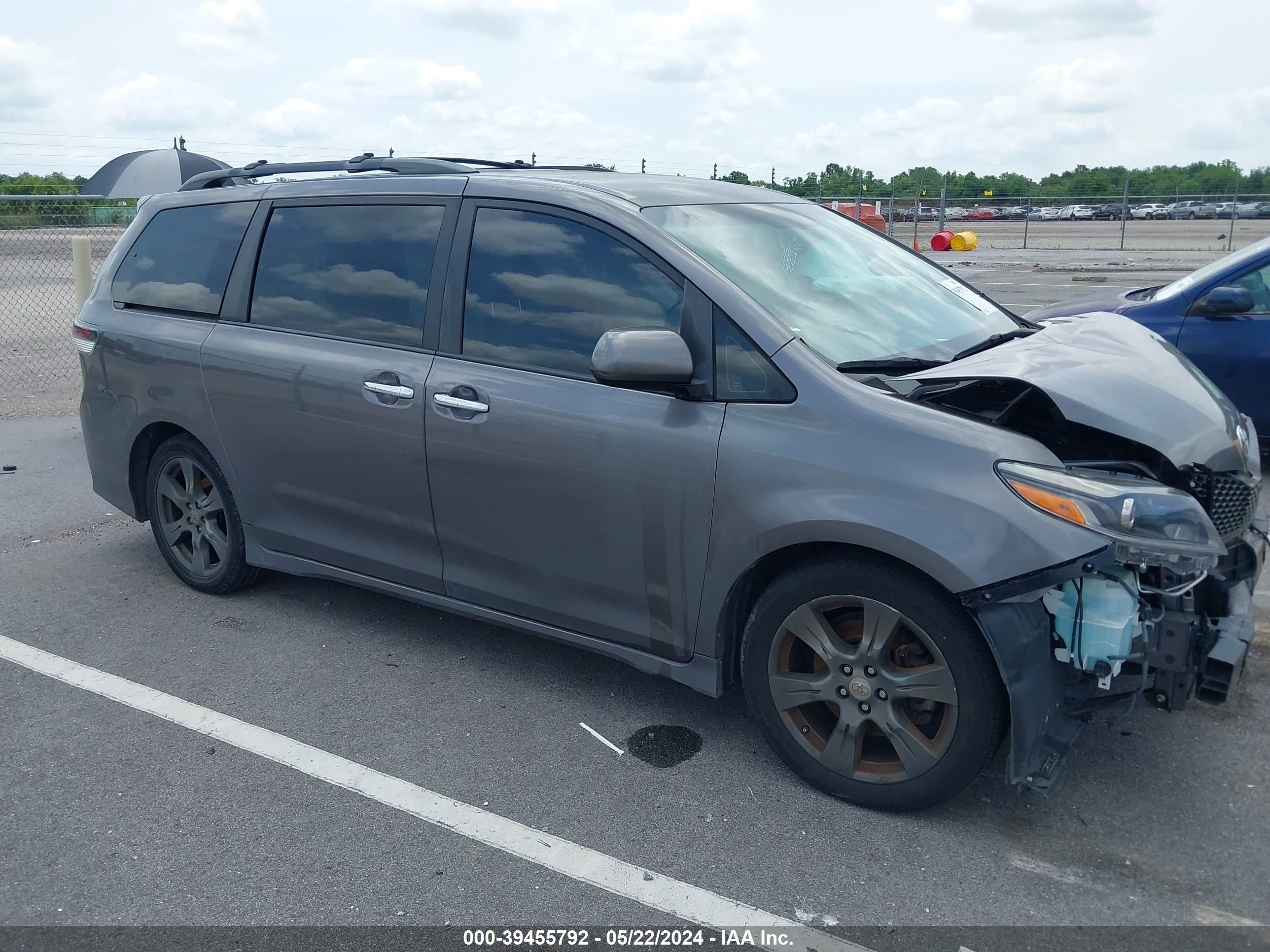 Photo 12 VIN: 5TDXZ3DC3HS780708 - TOYOTA SIENNA 