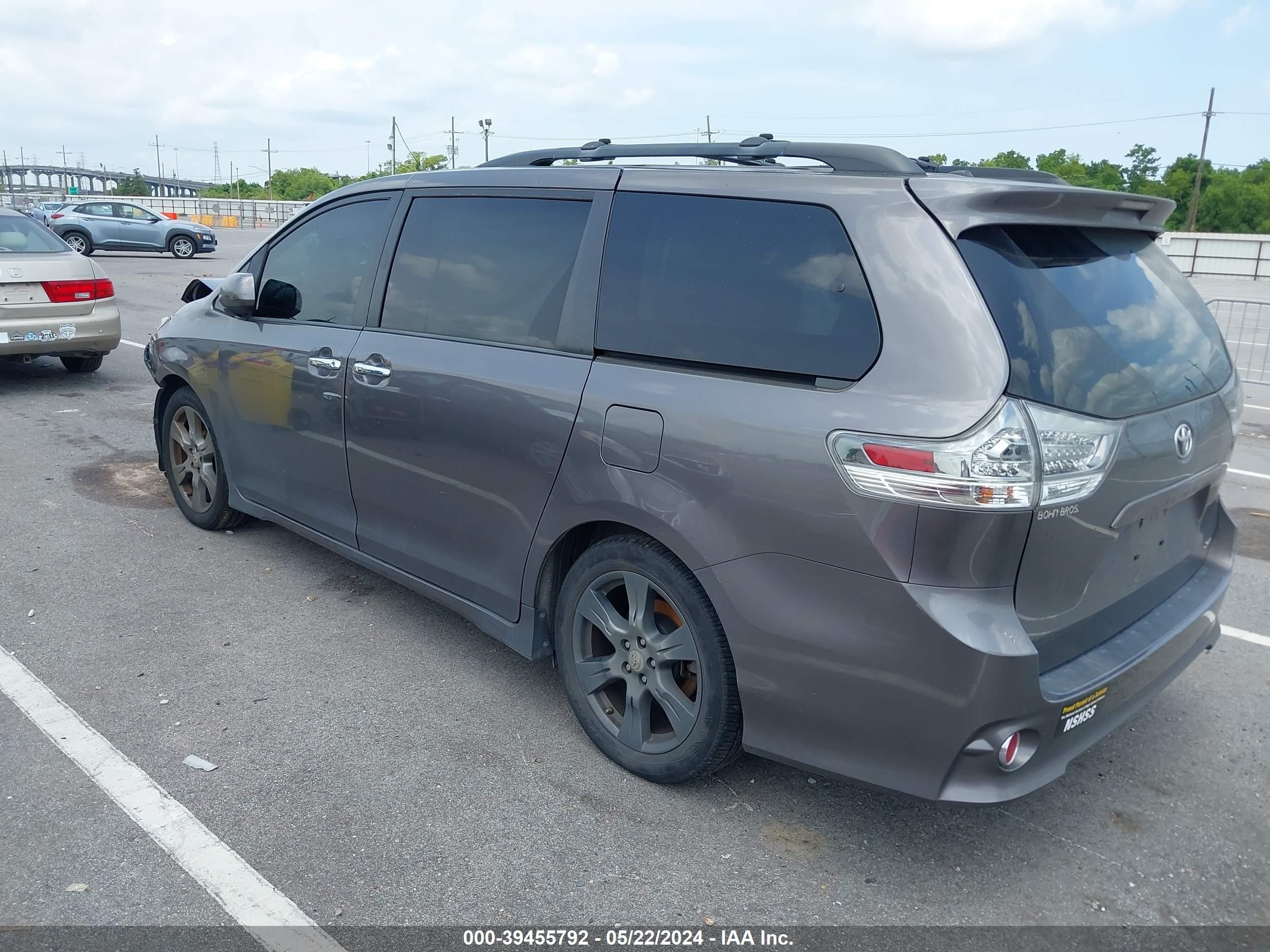 Photo 13 VIN: 5TDXZ3DC3HS780708 - TOYOTA SIENNA 