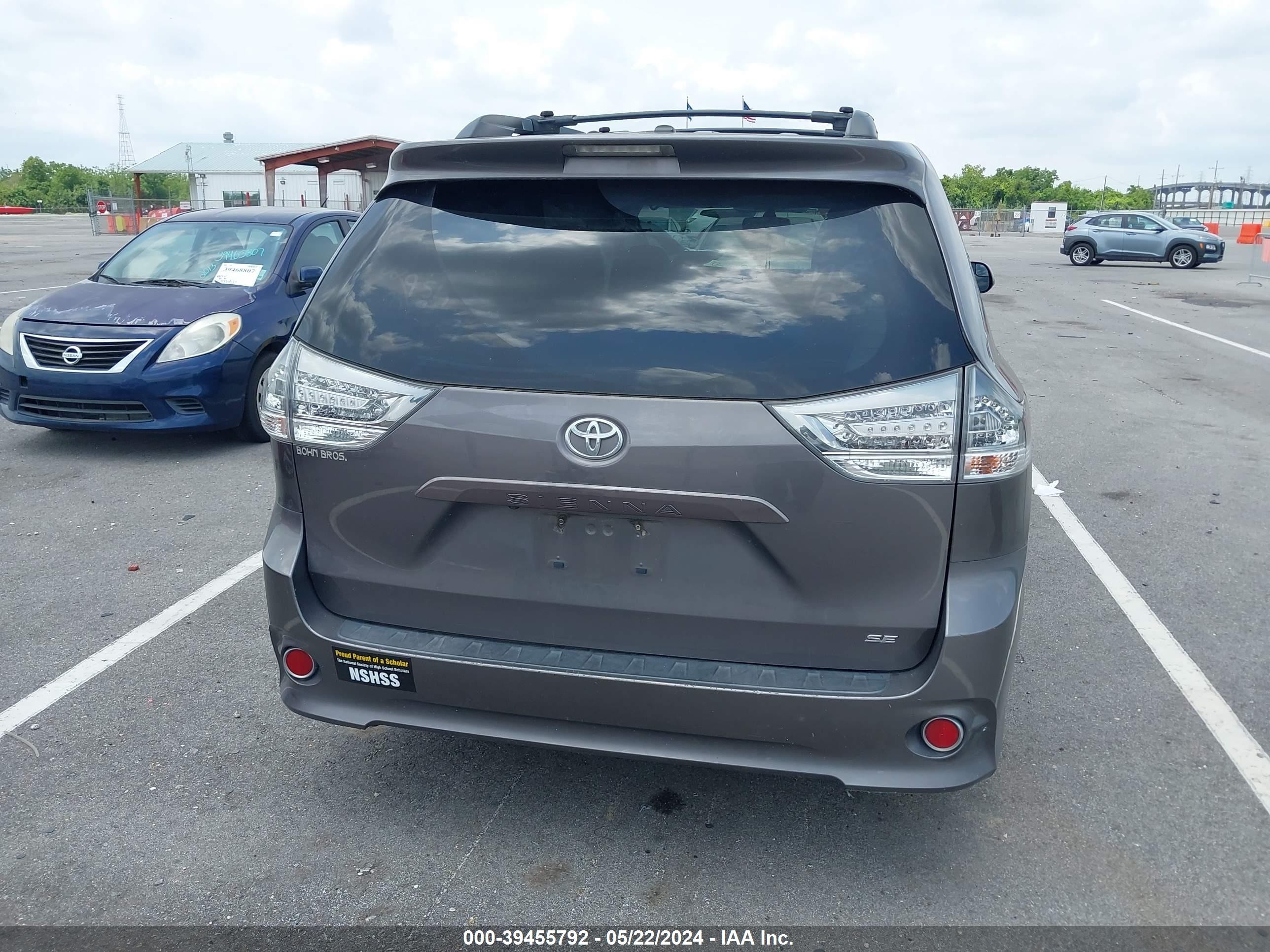 Photo 15 VIN: 5TDXZ3DC3HS780708 - TOYOTA SIENNA 