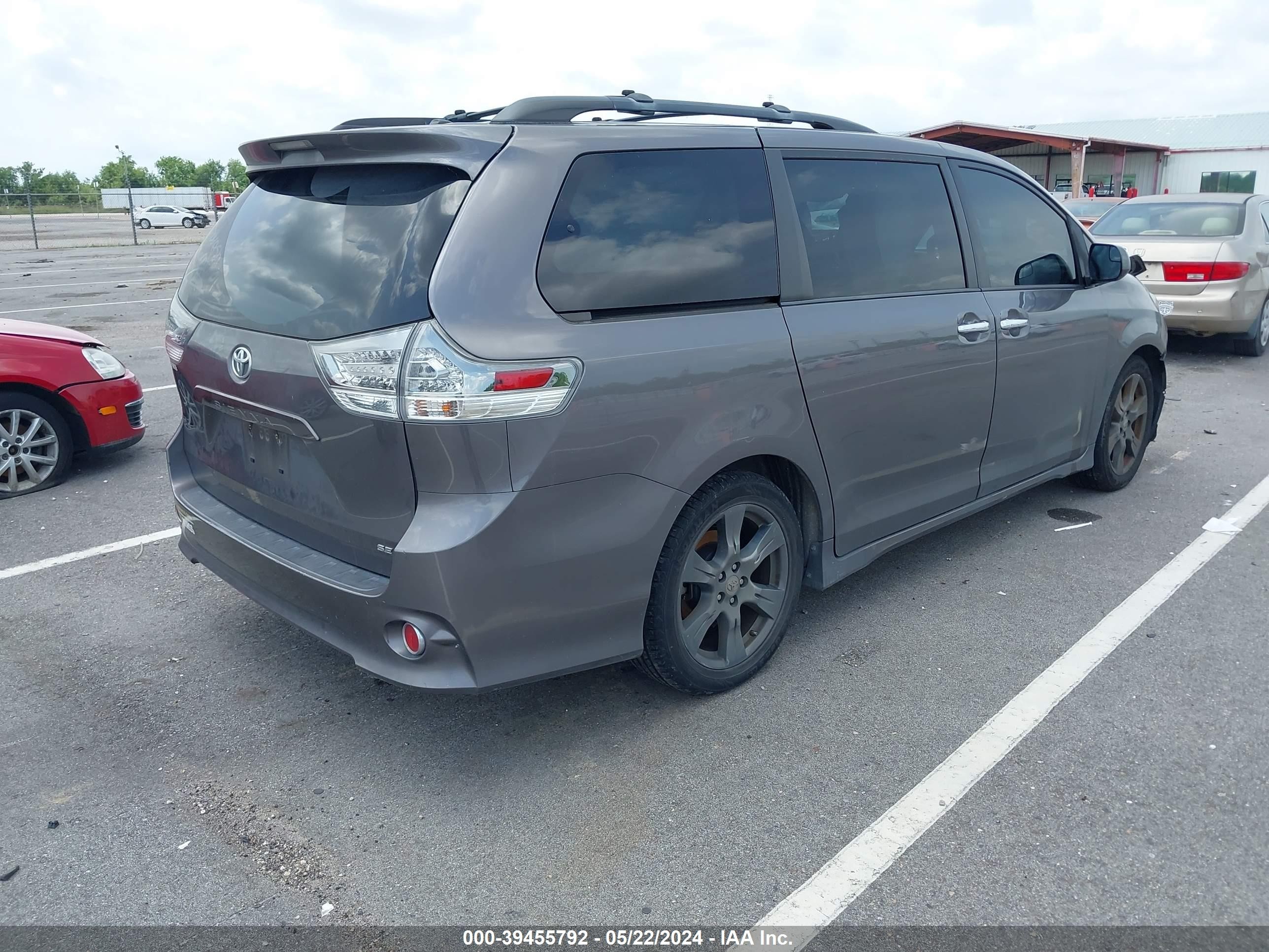 Photo 3 VIN: 5TDXZ3DC3HS780708 - TOYOTA SIENNA 