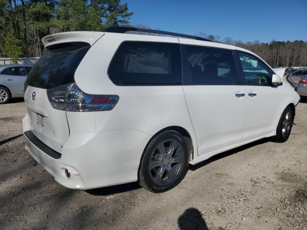 Photo 2 VIN: 5TDXZ3DC3HS796195 - TOYOTA SIENNA 