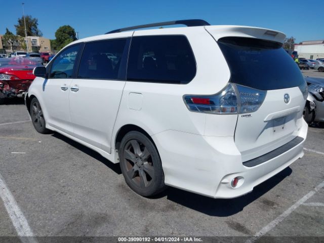 Photo 2 VIN: 5TDXZ3DC3HS808443 - TOYOTA SIENNA 