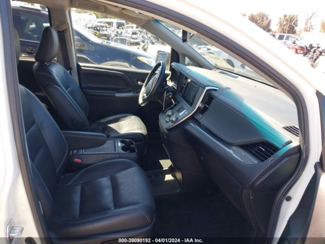 Photo 4 VIN: 5TDXZ3DC3HS808443 - TOYOTA SIENNA 