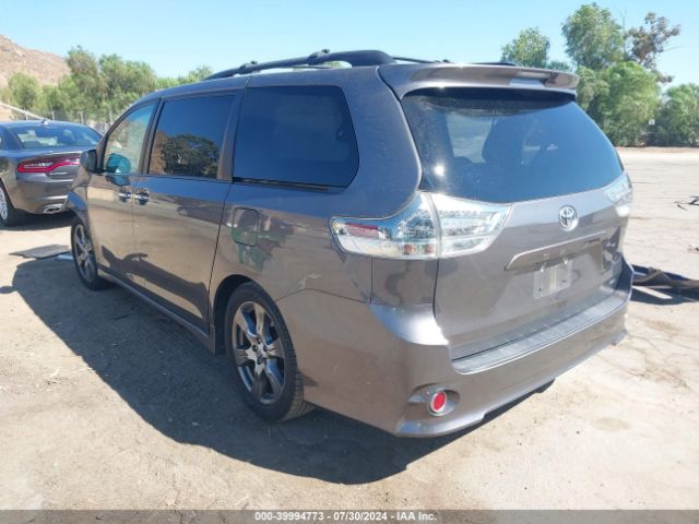 Photo 2 VIN: 5TDXZ3DC3HS810709 - TOYOTA SIENNA 