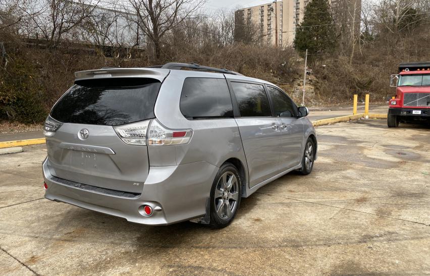 Photo 3 VIN: 5TDXZ3DC3HS816204 - TOYOTA SIENNA SE 