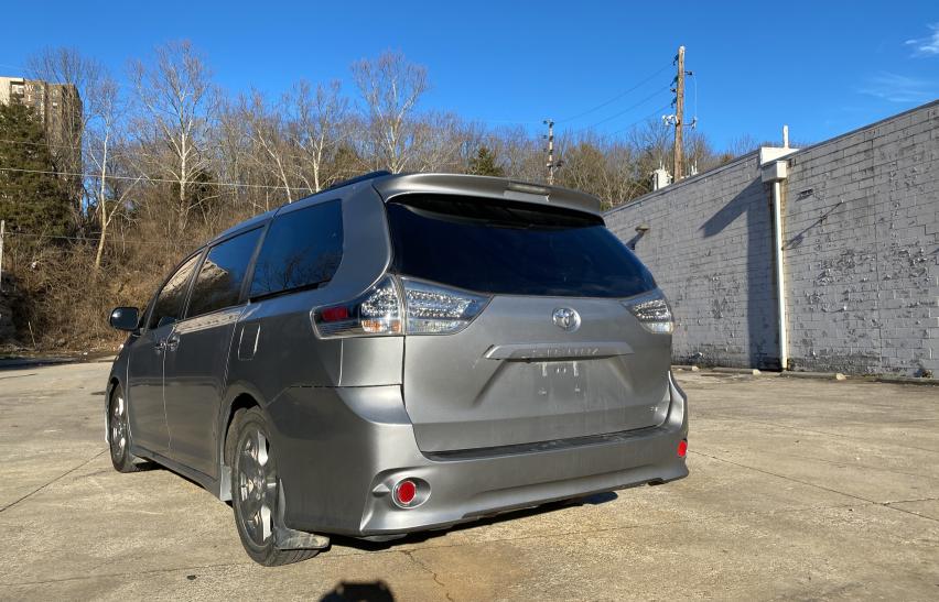 Photo 2 VIN: 5TDXZ3DC3HS816204 - TOYOTA SIENNA SE 