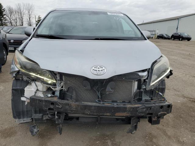 Photo 4 VIN: 5TDXZ3DC3HS839367 - TOYOTA SIENNA SE 