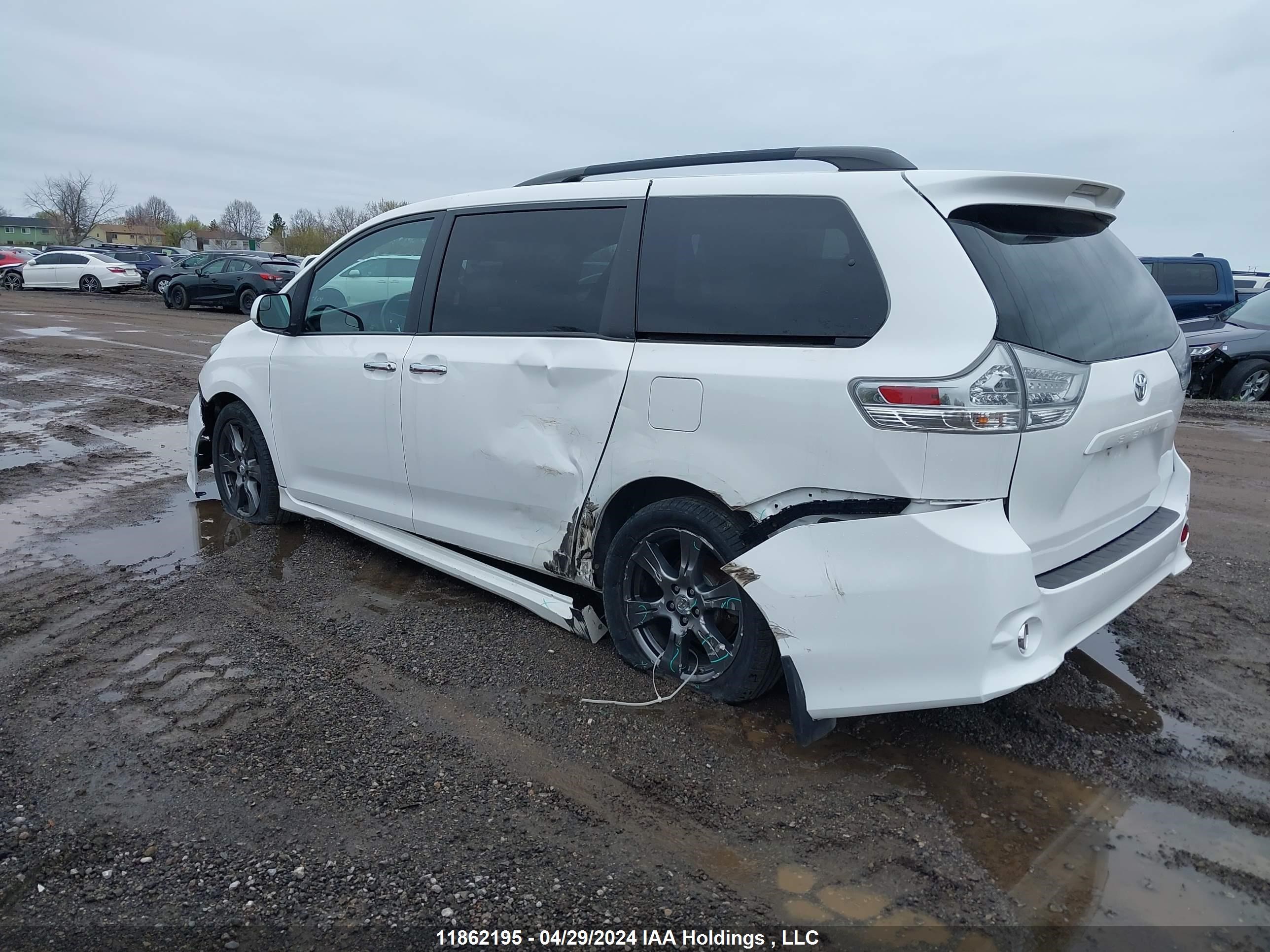 Photo 2 VIN: 5TDXZ3DC3HS841300 - TOYOTA SIENNA 