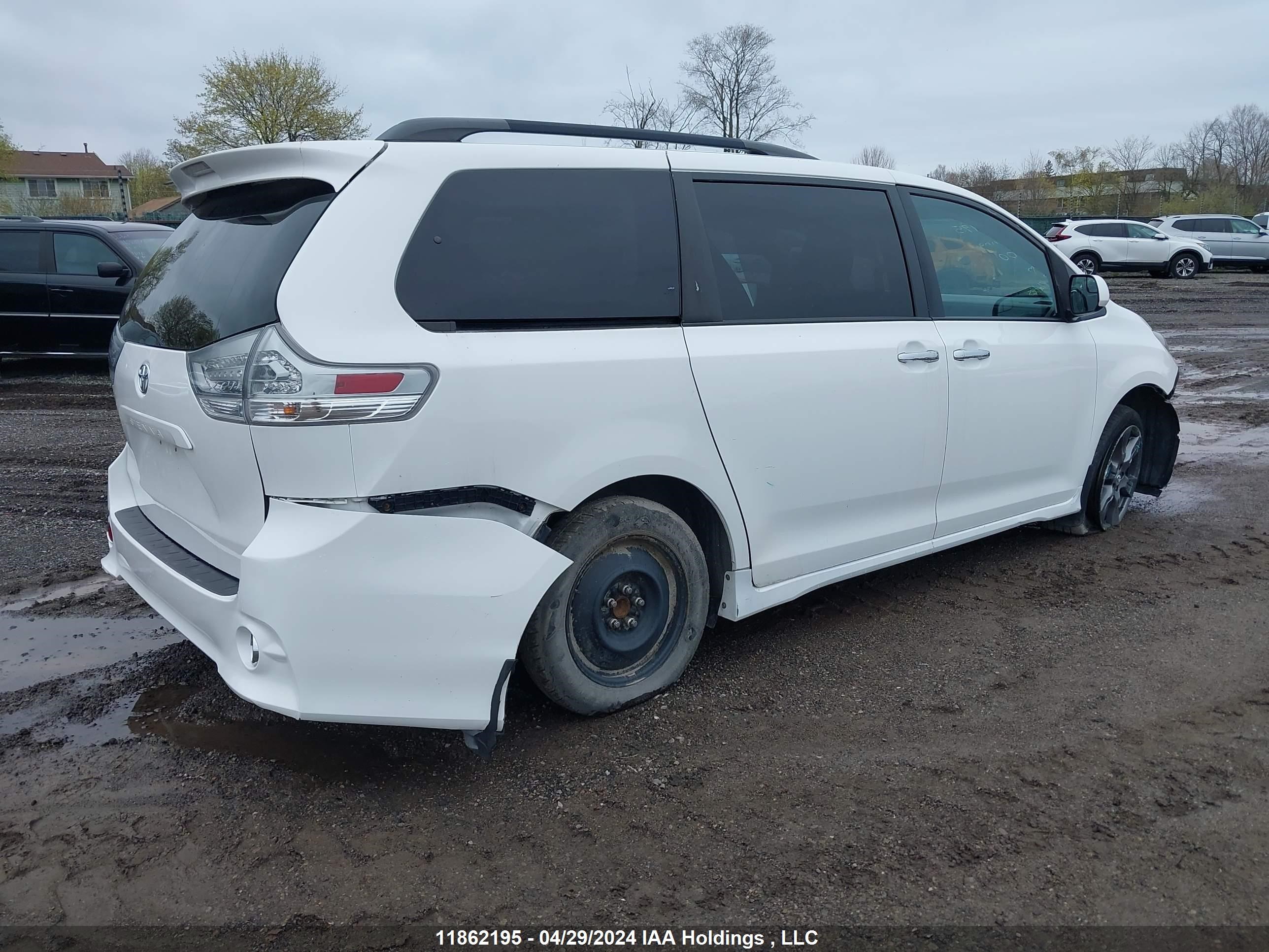 Photo 3 VIN: 5TDXZ3DC3HS841300 - TOYOTA SIENNA 