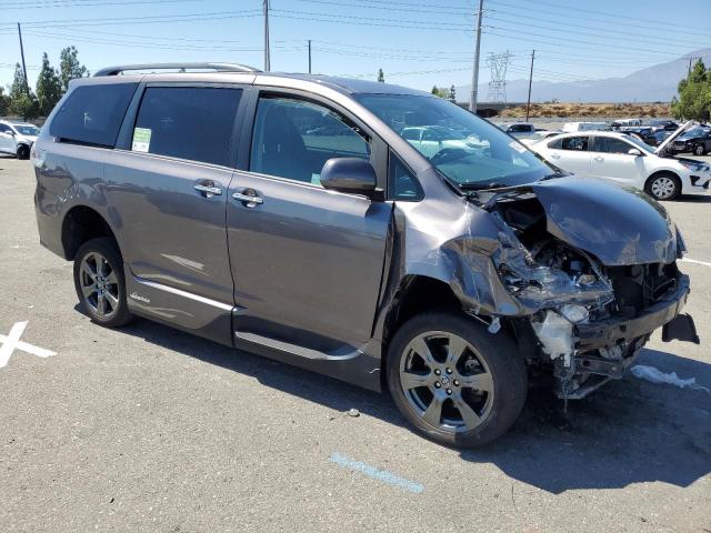 Photo 3 VIN: 5TDXZ3DC3JS916129 - TOYOTA SIENNA SE 