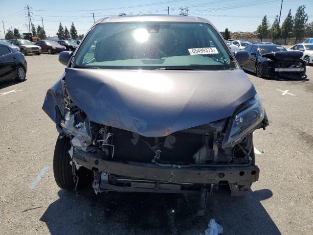 Photo 4 VIN: 5TDXZ3DC3JS916129 - TOYOTA SIENNA SE 