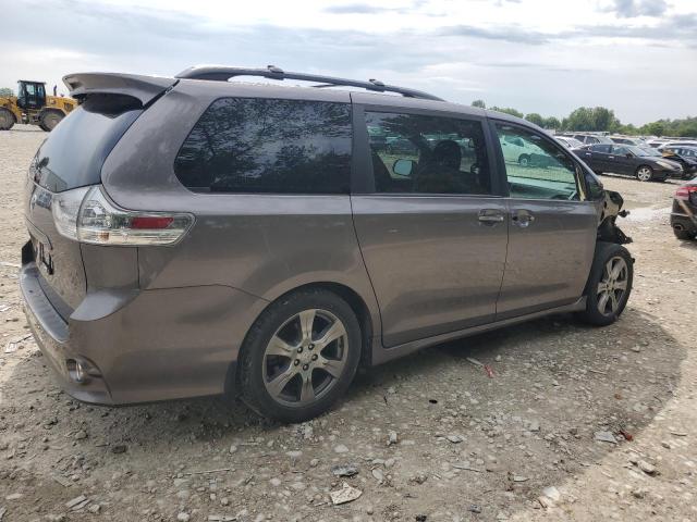 Photo 2 VIN: 5TDXZ3DC4HS799882 - TOYOTA SIENNA SE 