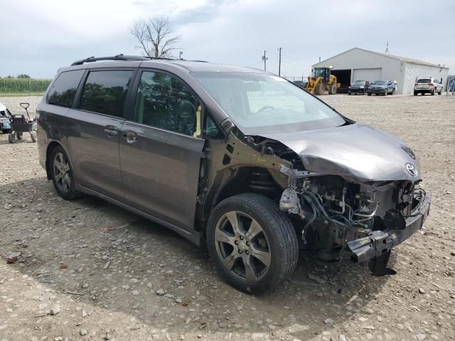 Photo 3 VIN: 5TDXZ3DC4HS799882 - TOYOTA SIENNA SE 