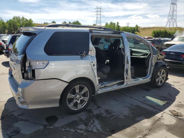 Photo 2 VIN: 5TDXZ3DC4HS850586 - TOYOTA SIENNA SE 