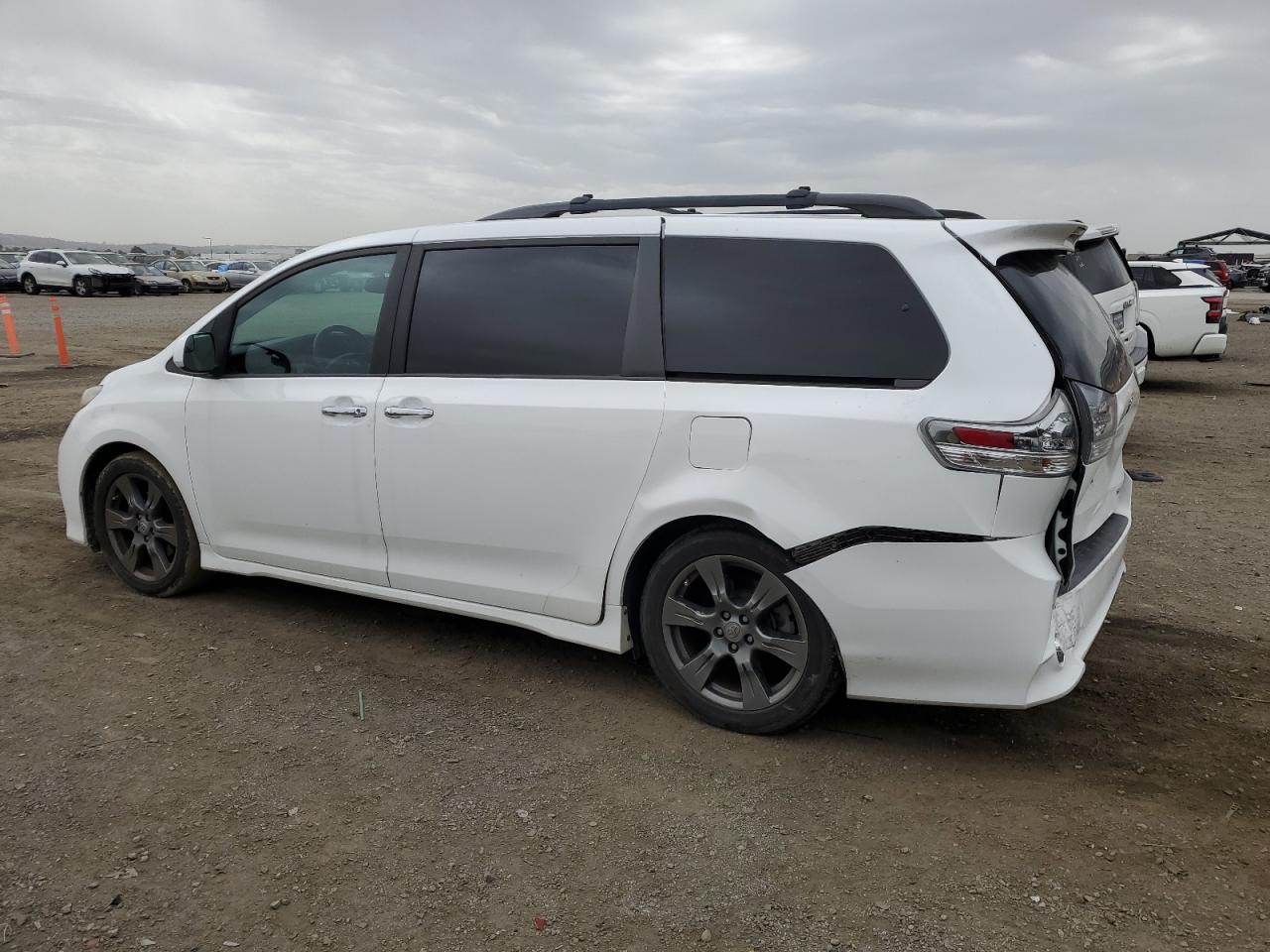 Photo 1 VIN: 5TDXZ3DC4HS870692 - TOYOTA SIENNA 