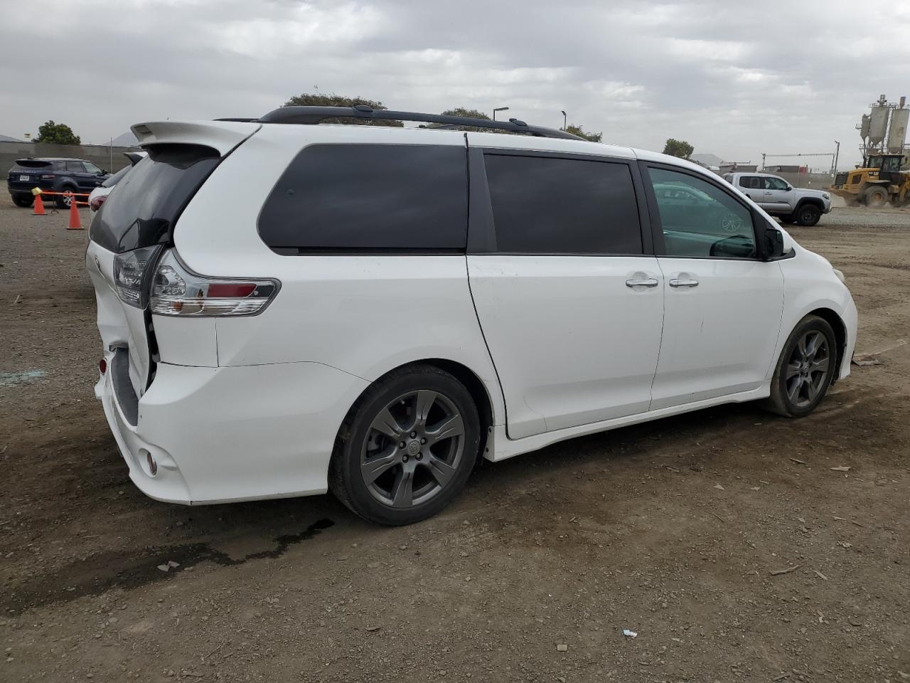 Photo 2 VIN: 5TDXZ3DC4HS870692 - TOYOTA SIENNA 