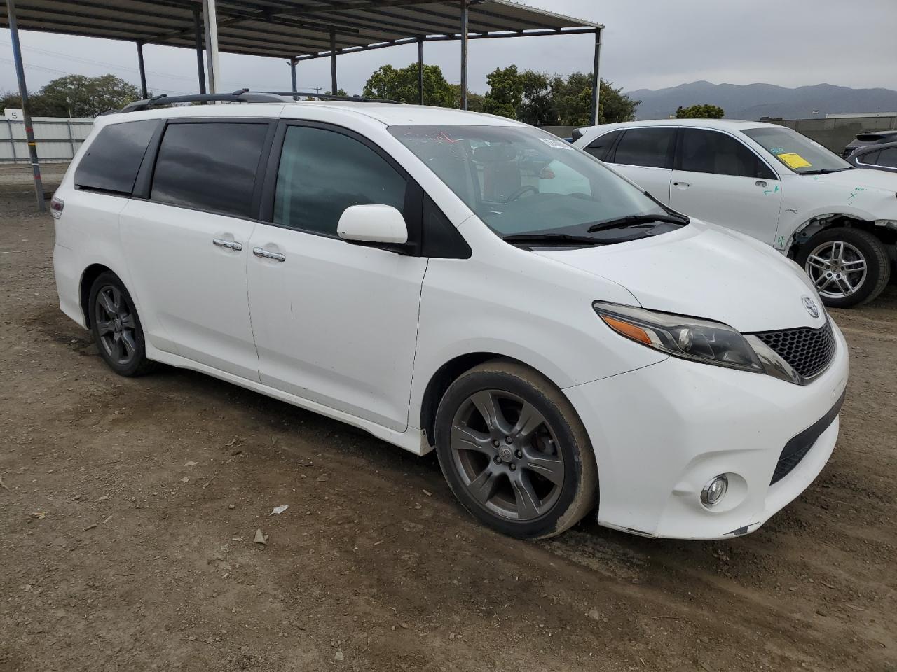 Photo 3 VIN: 5TDXZ3DC4HS870692 - TOYOTA SIENNA 