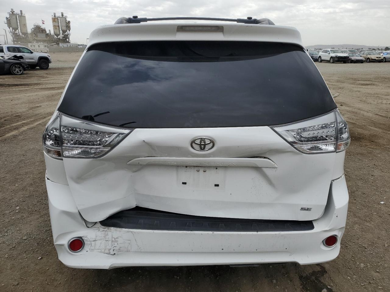 Photo 5 VIN: 5TDXZ3DC4HS870692 - TOYOTA SIENNA 