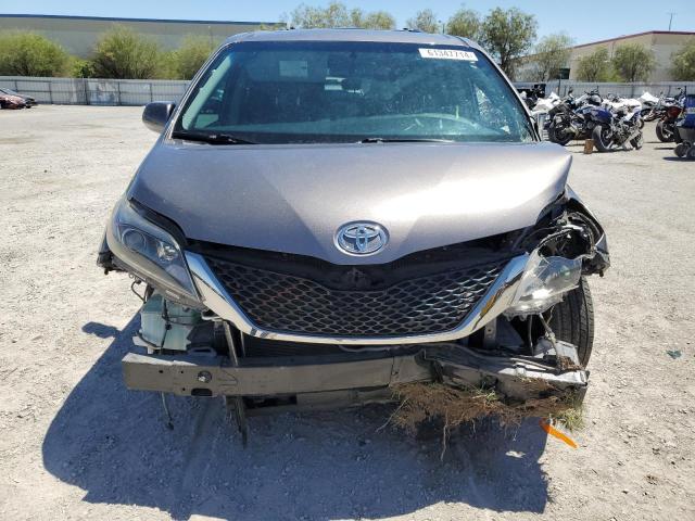 Photo 4 VIN: 5TDXZ3DC4HS891073 - TOYOTA SIENNA SE 