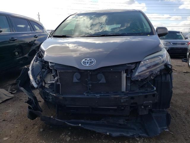 Photo 4 VIN: 5TDXZ3DC5HS771590 - TOYOTA SIENNA SE 