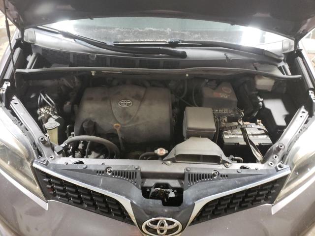 Photo 11 VIN: 5TDXZ3DC5HS798031 - TOYOTA SIENNA SE 