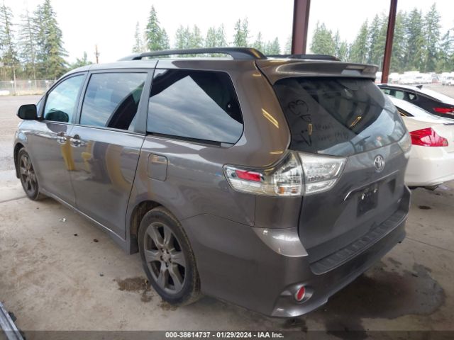 Photo 2 VIN: 5TDXZ3DC5HS801980 - TOYOTA SIENNA 