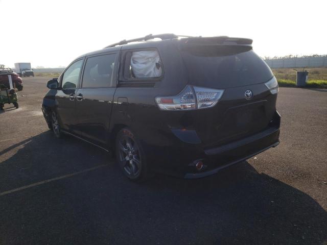 Photo 2 VIN: 5TDXZ3DC5HS812106 - TOYOTA SIENNA SE 