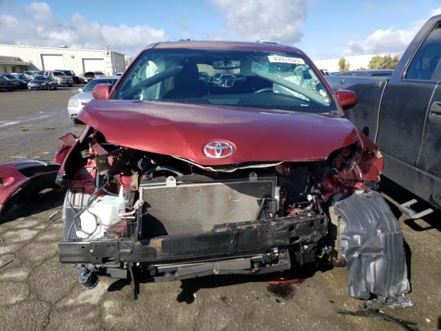 Photo 4 VIN: 5TDXZ3DC5HS814681 - TOYOTA SIENNA SE 