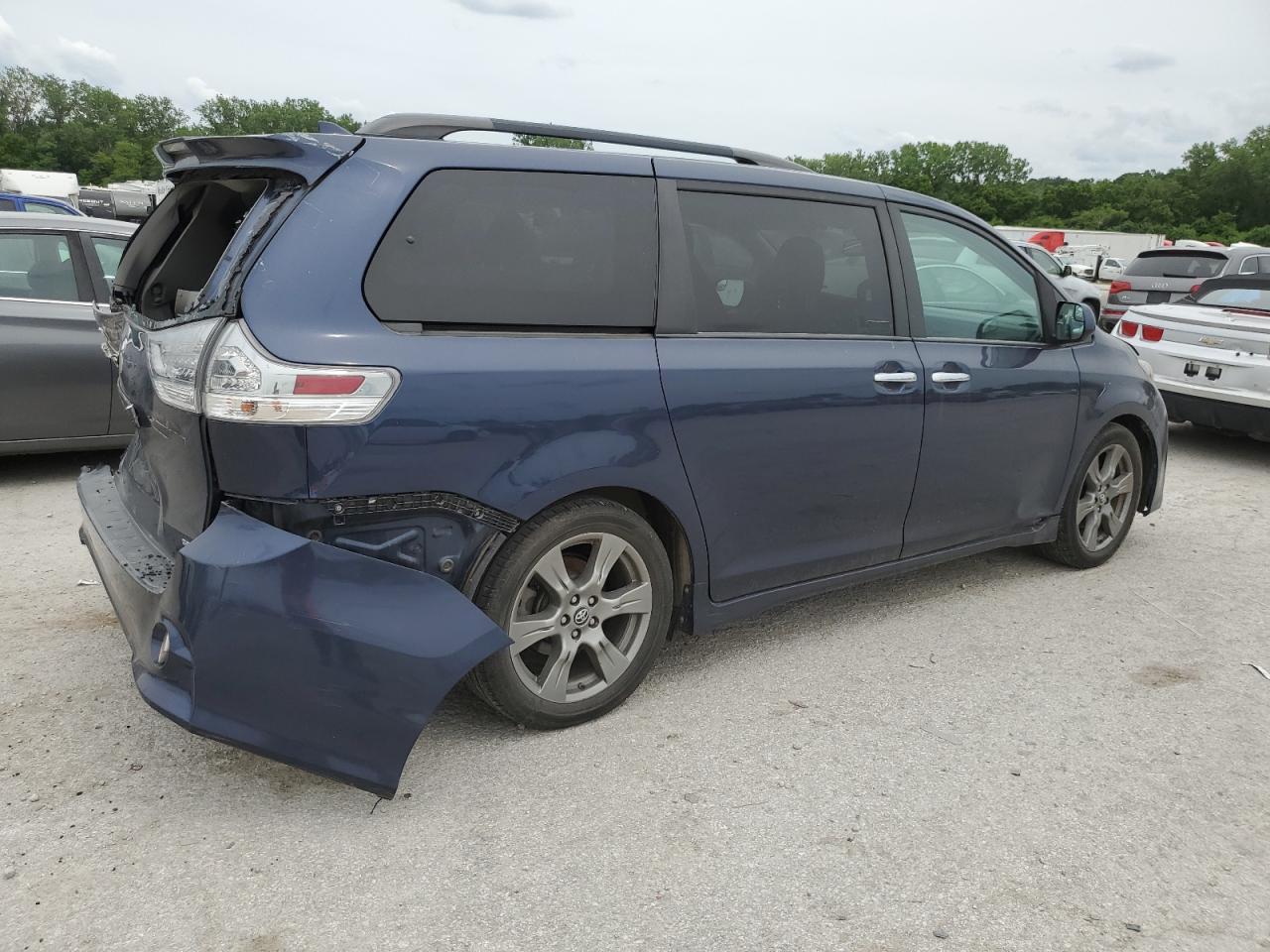 Photo 2 VIN: 5TDXZ3DC5JS927732 - TOYOTA SIENNA 