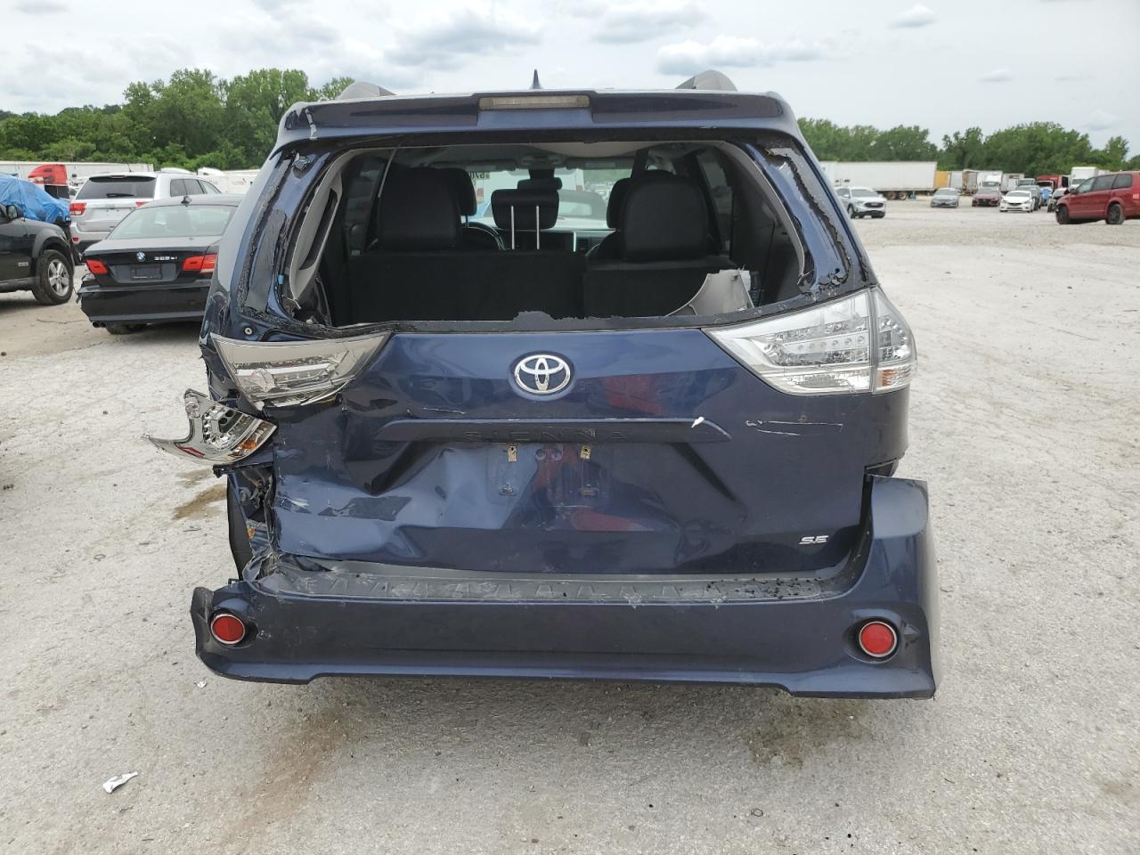 Photo 5 VIN: 5TDXZ3DC5JS927732 - TOYOTA SIENNA 