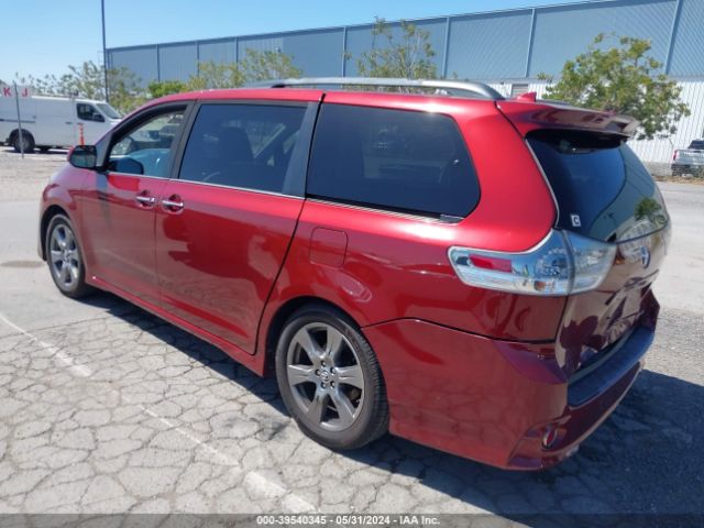 Photo 2 VIN: 5TDXZ3DC5KS967780 - TOYOTA SIENNA 