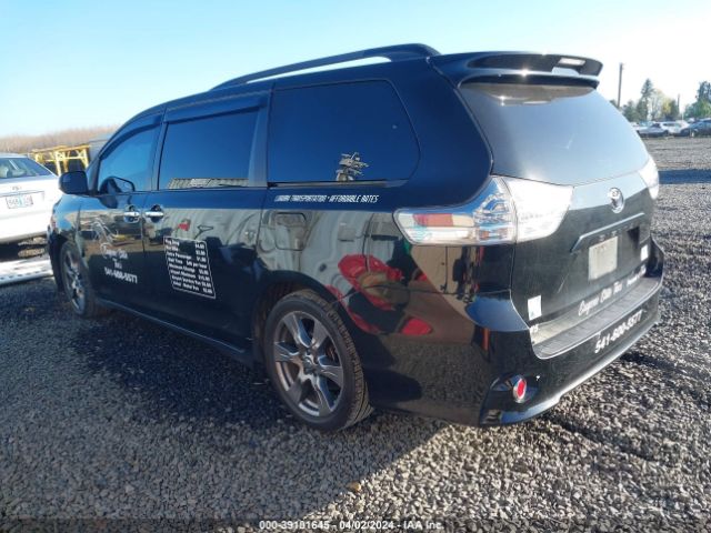 Photo 2 VIN: 5TDXZ3DC6HS781755 - TOYOTA SIENNA 