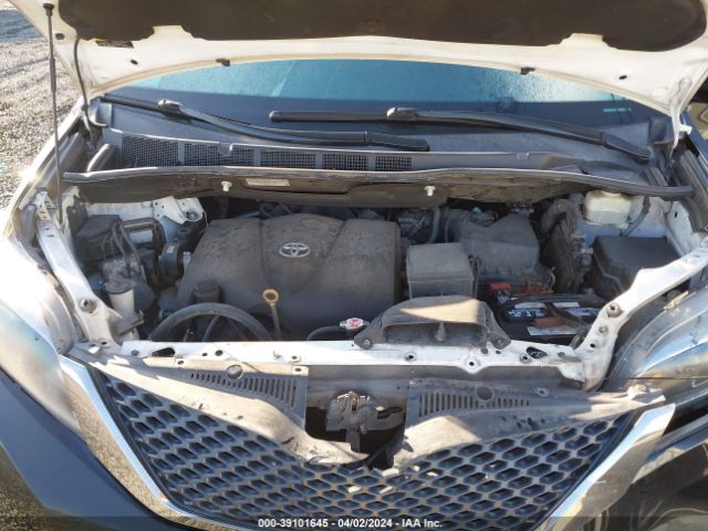 Photo 9 VIN: 5TDXZ3DC6HS781755 - TOYOTA SIENNA 