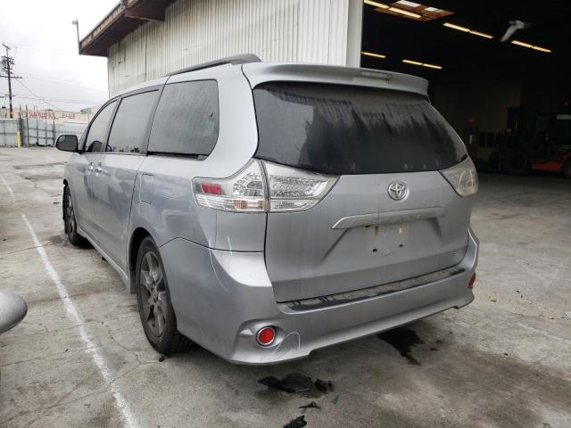 Photo 2 VIN: 5TDXZ3DC6HS789287 - TOYOTA SIENNA SE 