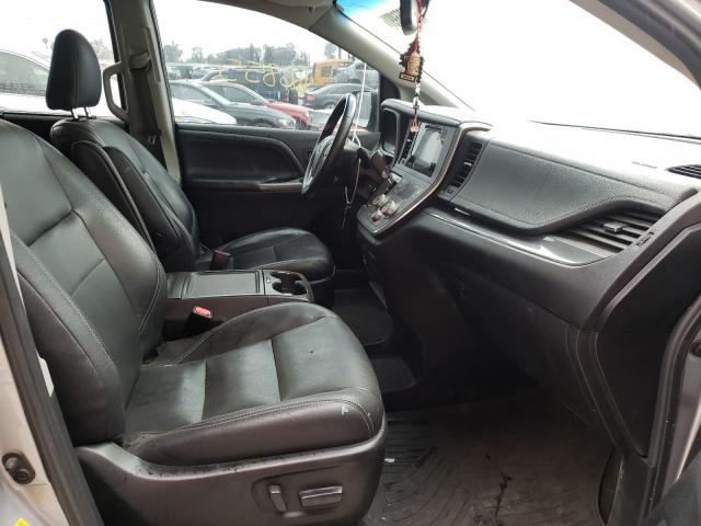 Photo 4 VIN: 5TDXZ3DC6HS789287 - TOYOTA SIENNA SE 