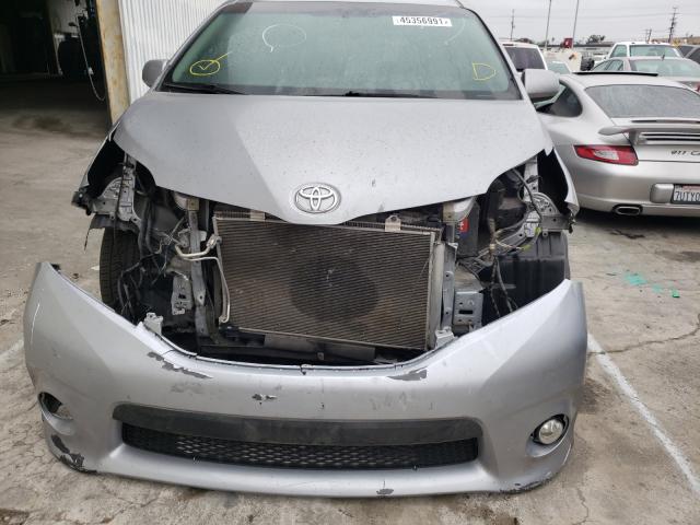 Photo 8 VIN: 5TDXZ3DC6HS789287 - TOYOTA SIENNA SE 