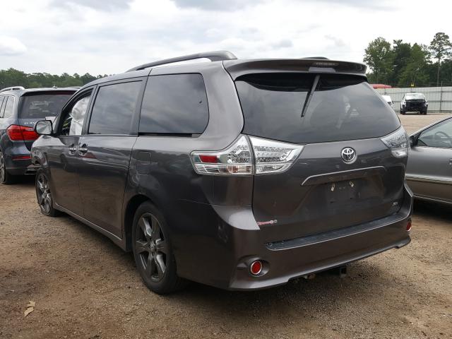 Photo 2 VIN: 5TDXZ3DC6HS830761 - TOYOTA SIENNA SE 