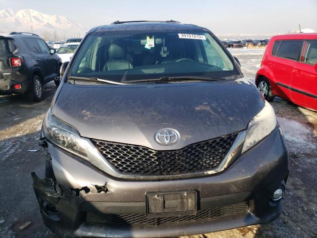 Photo 4 VIN: 5TDXZ3DC6HS864988 - TOYOTA SIENNA SE 