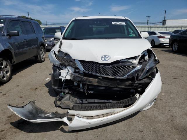 Photo 4 VIN: 5TDXZ3DC6HS883637 - TOYOTA SIENNA SE 