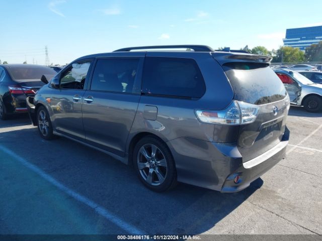 Photo 2 VIN: 5TDXZ3DC6JS909319 - TOYOTA SIENNA 