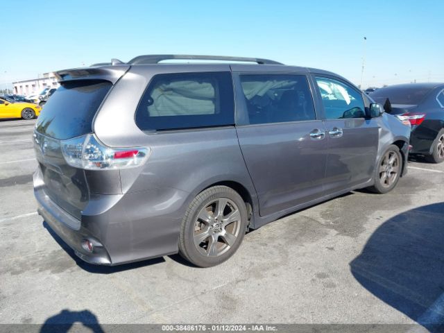 Photo 3 VIN: 5TDXZ3DC6JS909319 - TOYOTA SIENNA 