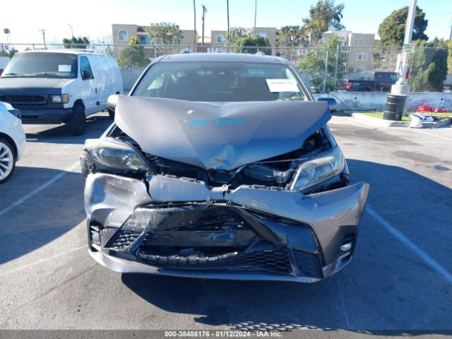 Photo 5 VIN: 5TDXZ3DC6JS909319 - TOYOTA SIENNA 