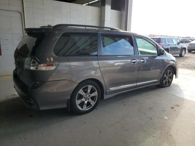 Photo 2 VIN: 5TDXZ3DC6JS934933 - TOYOTA SIENNA SE 