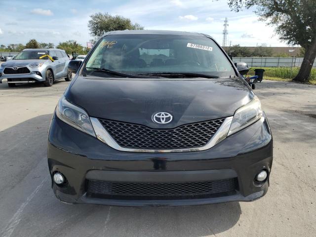 Photo 4 VIN: 5TDXZ3DC7HS785359 - TOYOTA SIENNA SE 