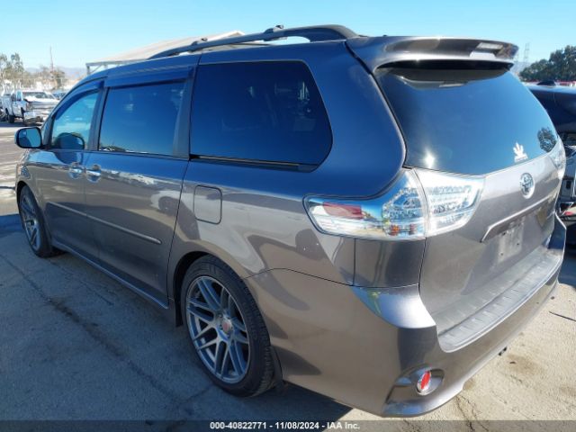 Photo 2 VIN: 5TDXZ3DC7HS785734 - TOYOTA SIENNA 