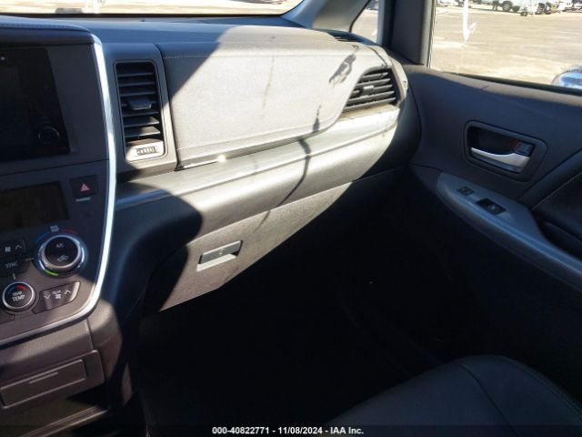 Photo 4 VIN: 5TDXZ3DC7HS785734 - TOYOTA SIENNA 