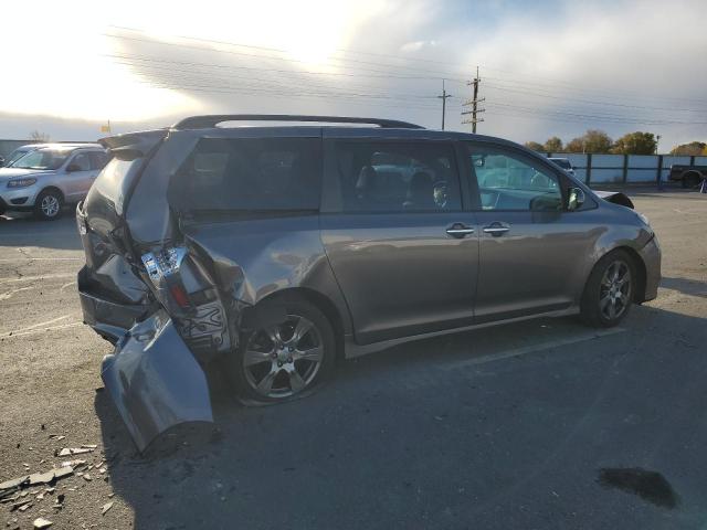 Photo 2 VIN: 5TDXZ3DC7HS829067 - TOYOTA SIENNA SE 